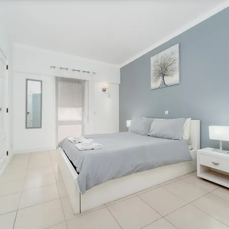 404 - Oura - 2 Bedroom - Sea View Apartman