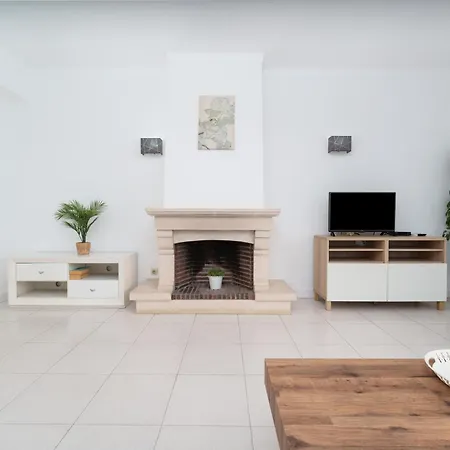 404 - Oura - 2 Bedroom - Sea View Apartman