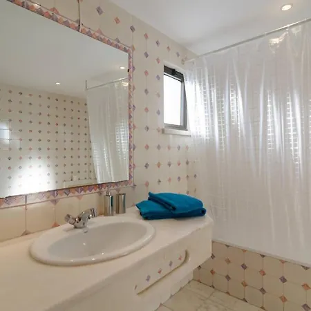 404 - Oura - 2 Bedroom - Sea View Appartement *